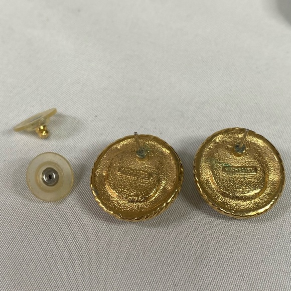 Gorgeous pearl bead button style earrings - Picture 4 of 5